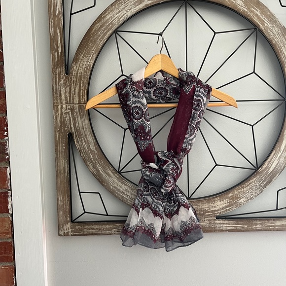 Scarf - Picture 1 of 8